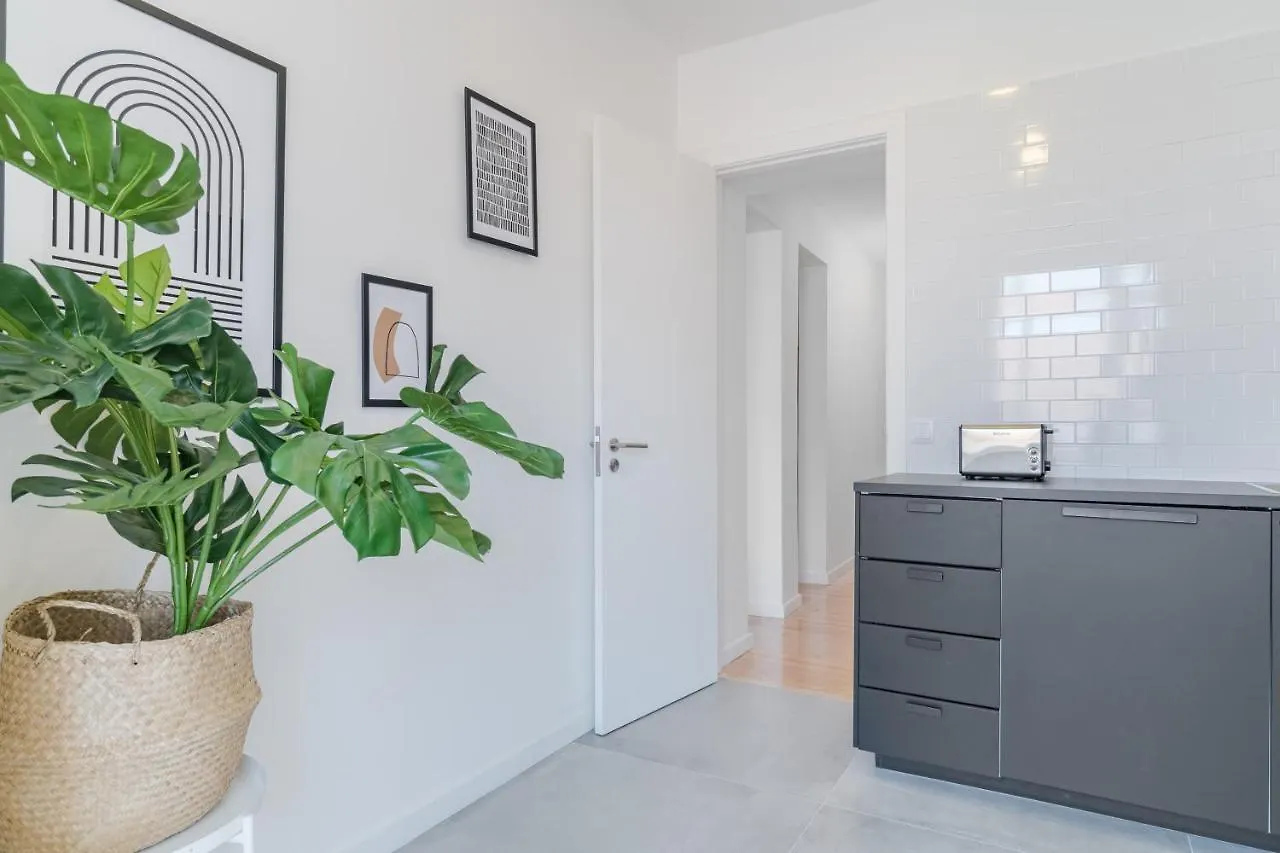 Casa Boma Lisboa - Sunny And Elegant Apartment - Lapa V  Lisbon